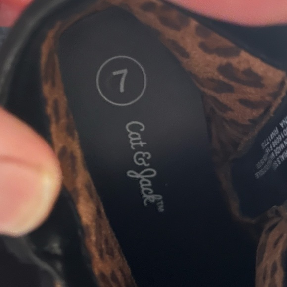 Cat and Jack toddle girls black ankle boots Size 7 - Picture 2 of 3